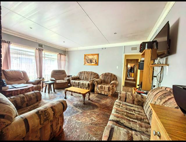 3 BEDROOM HOUSE FOR SALE IN SASOLBURG EXT 15